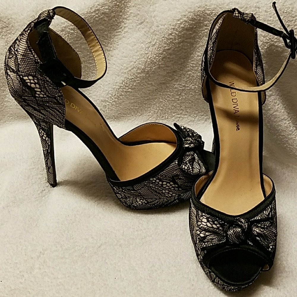 Wild Diva new lace black heel with platform